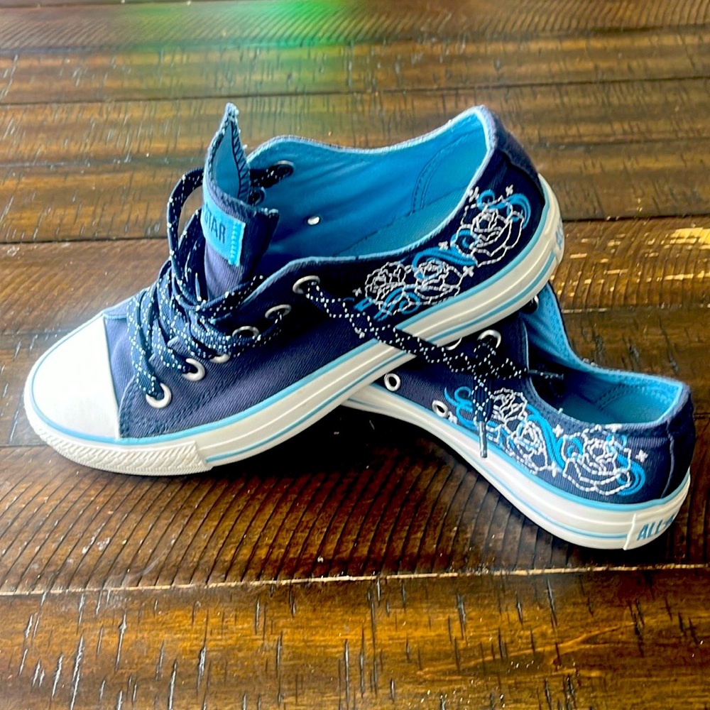 Gently use converse low top